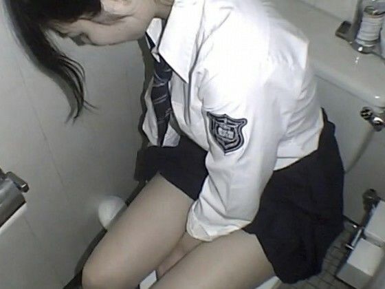 【エロ漫画】JK トイレの秘密  定点カメラシリーズ