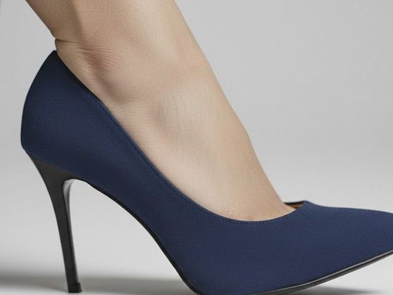 【エロ漫画】コンパニオンのあんよー11cmのピンヒール